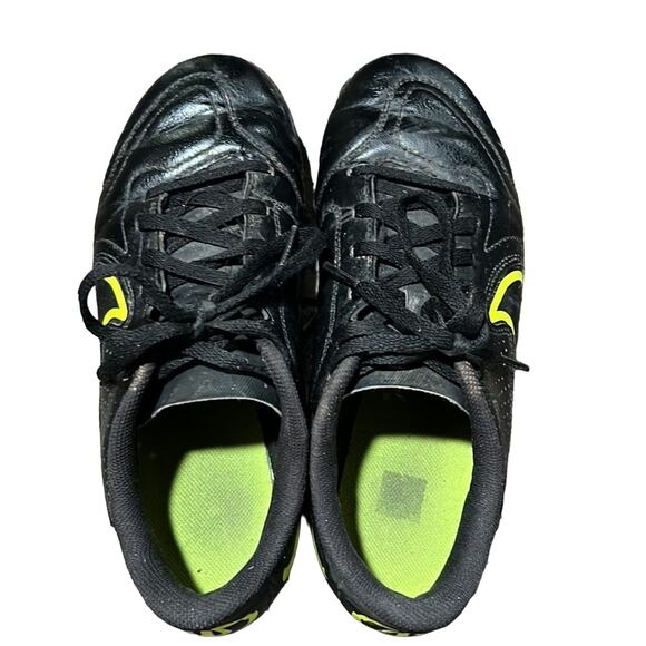 Nike Tiempo Soccer Cleats Shoes size 4 Youth Black Green - Picture 5 of 7